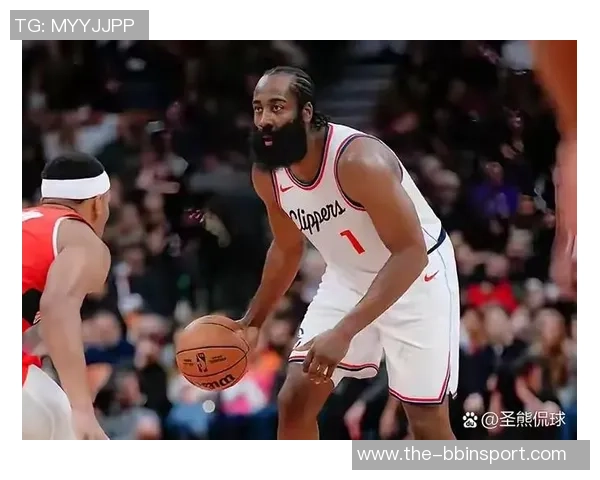 哈登再度燃尽赛场格莱姆斯手肘碰撞引发热议 哈登再度燃尽赛场格莱姆斯手肘碰撞引发热议